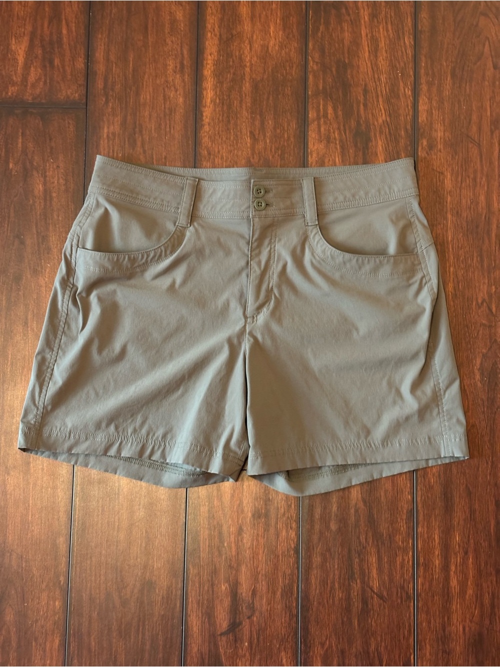 Eddie Bauer Women’s Olive Green Nylon Stretch Shorts Size 12 Outdoor Hiking